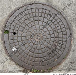 manhole cover rusty 0004
